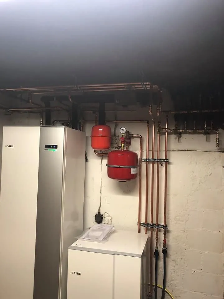 NIBE Värmepump installerad utanför Örebro av Mälardalen VVS